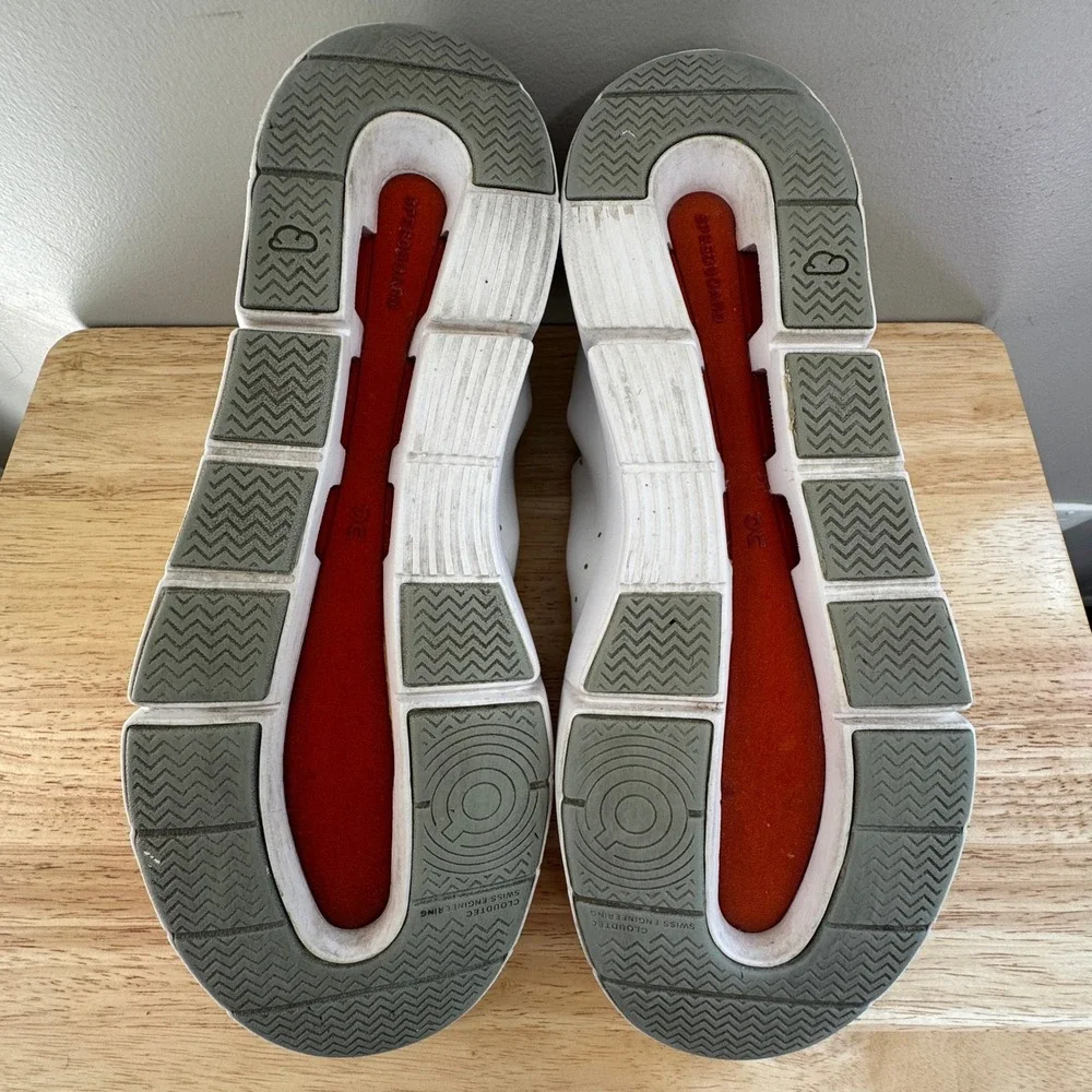 On Running The Roger Advantage Mens 10.5 White Grey Red Vegan Leather Sneakers